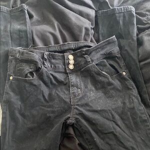 Sleek Black Skinny Jeans with Matte Finish